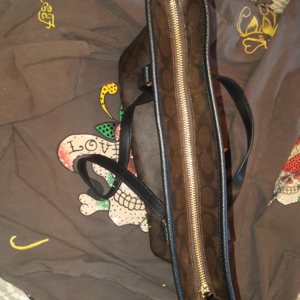 Classic Coach Purse - Picture 4 of 6